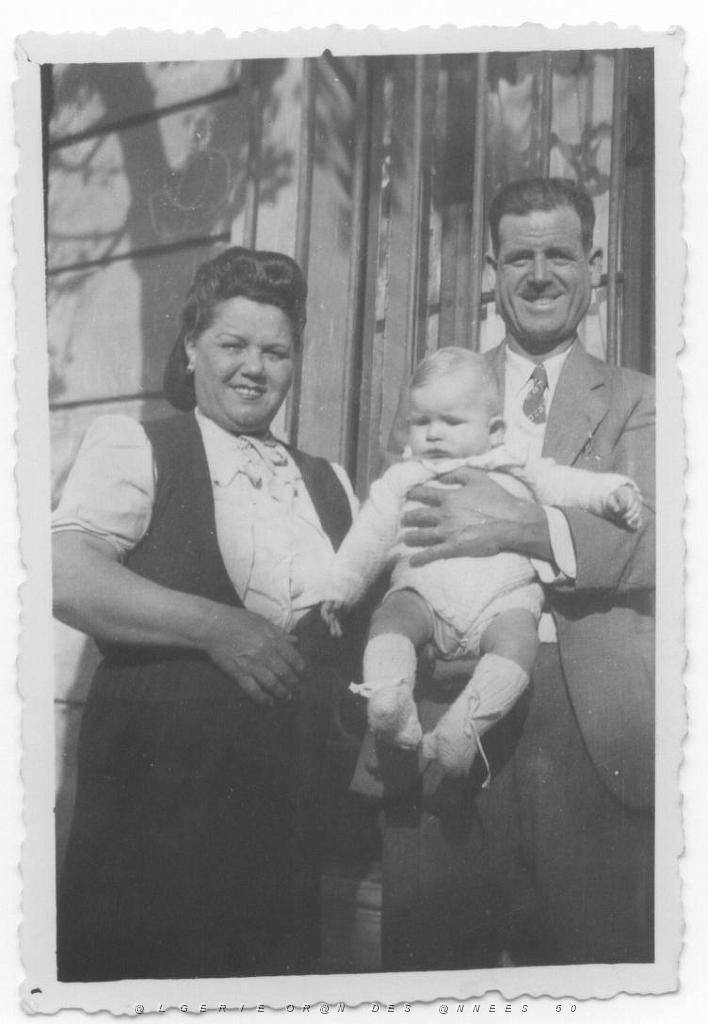 SOUVENIRS 10 DECEMBRE 1947 AVEC MA GRAND MERE ET MON GRAND PERE.JPG